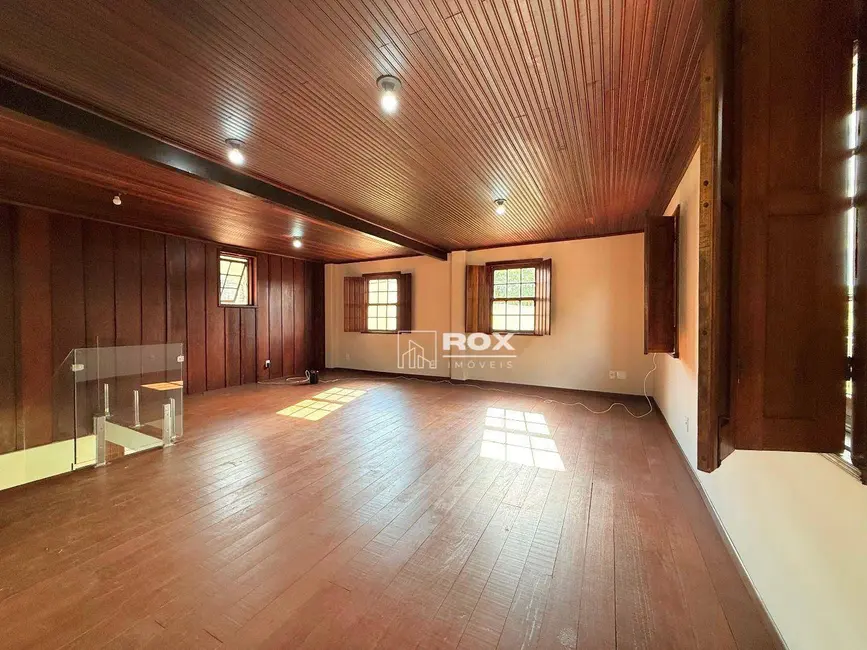 Foto 20 de Casa para alugar, 1390m2 em Santo Inácio, Curitiba - PR