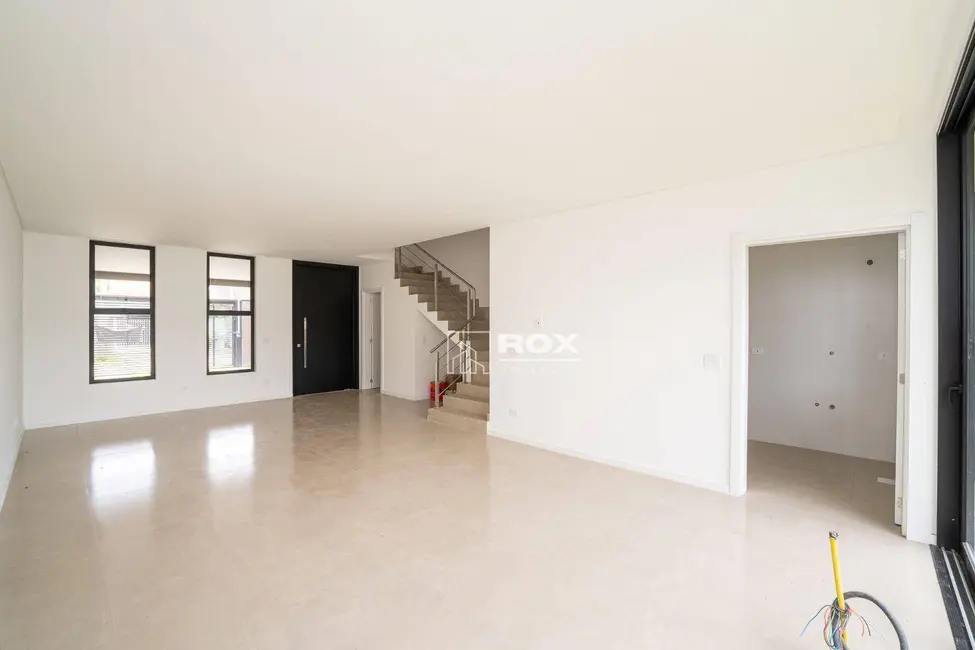 Foto 2 de Sobrado com 3 quartos à venda, 198m2 em Pineville, Pinhais - PR