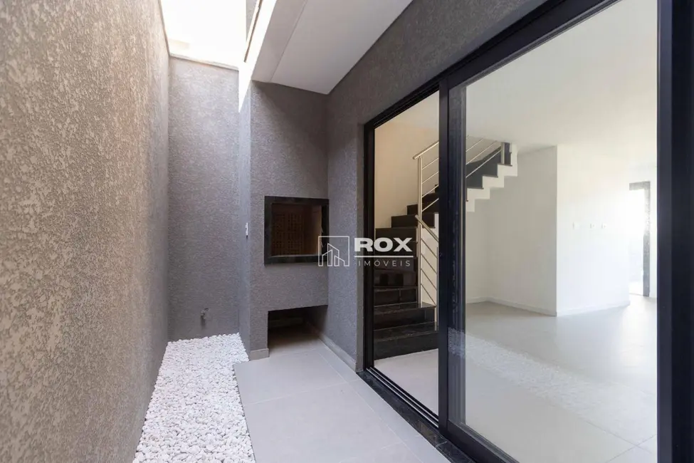 Sobrado com 3 quartos à venda, 157m2 em Pilarzinho, Curitiba - PR - imagem 7 Foto 7 de Sobrado com 3 quartos à venda, 157m2 em Pilarzinho, Curitiba - PR