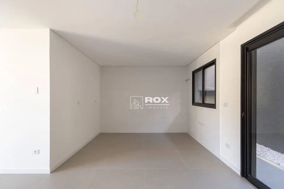 Sobrado com 3 quartos à venda, 157m2 em Pilarzinho, Curitiba - PR - imagem 6 Foto 6 de Sobrado com 3 quartos à venda, 157m2 em Pilarzinho, Curitiba - PR