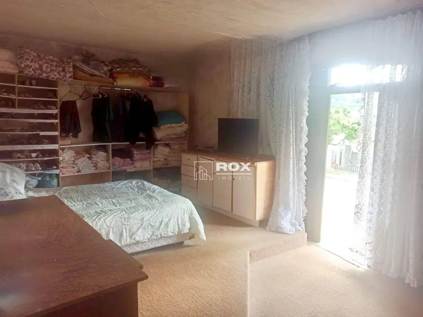 Casa com 3 quartos à venda, 1040m2 em Centro, Colombo - PR - imagem 9 Foto 9 de Casa com 3 quartos à venda, 1040m2 em Centro, Colombo - PR