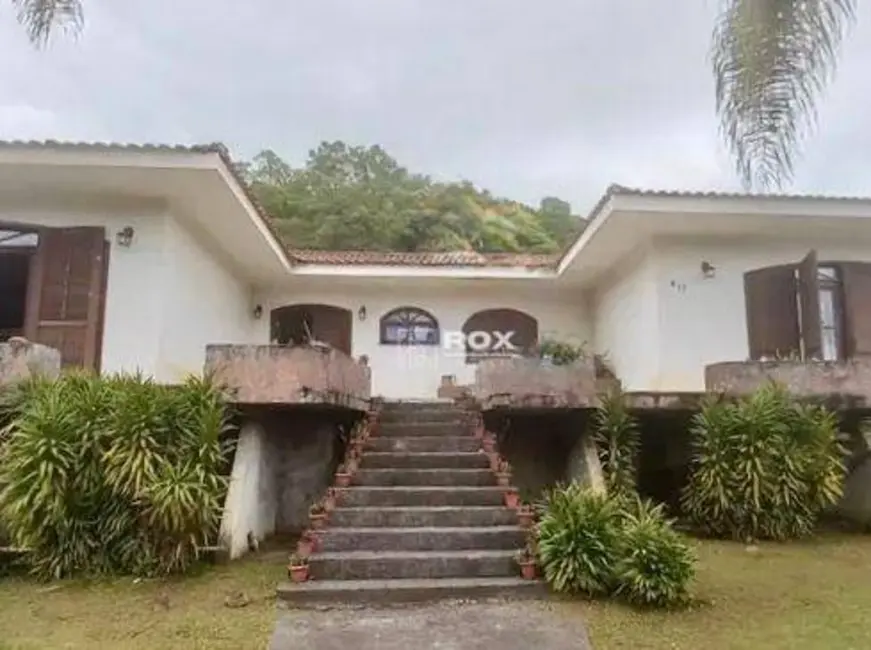 Casa com 3 quartos à venda, 1040m2 em Centro, Colombo - PR - imagem 2 Foto 2 de Casa com 3 quartos à venda, 1040m2 em Centro, Colombo - PR