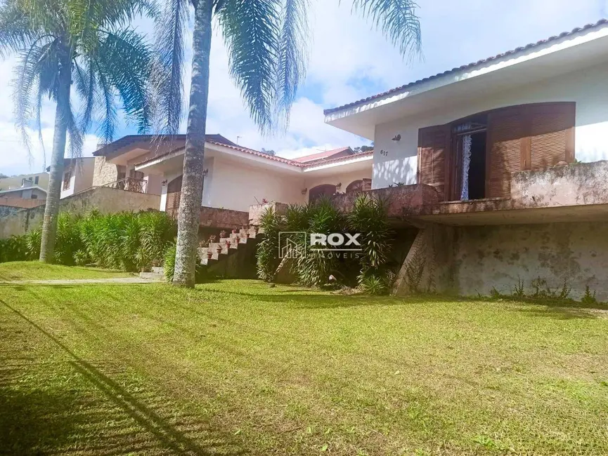Casa com 3 quartos à venda, 1040m2 em Centro, Colombo - PR - imagem 3 Foto 3 de Casa com 3 quartos à venda, 1040m2 em Centro, Colombo - PR