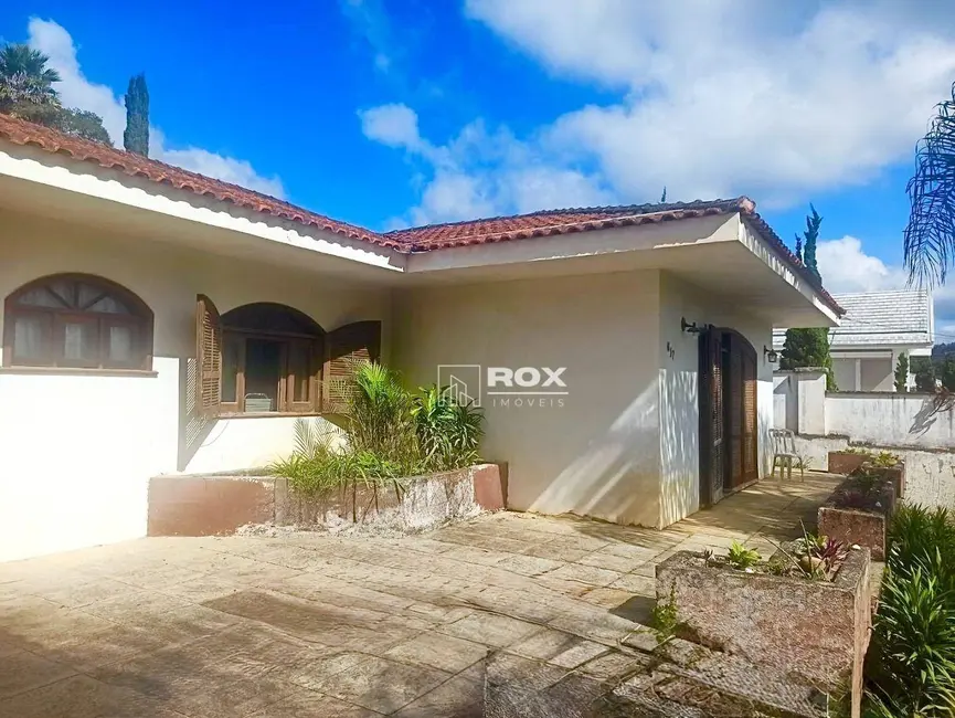 Casa com 3 quartos à venda, 1040m2 em Centro, Colombo - PR - imagem 4 Foto 4 de Casa com 3 quartos à venda, 1040m2 em Centro, Colombo - PR