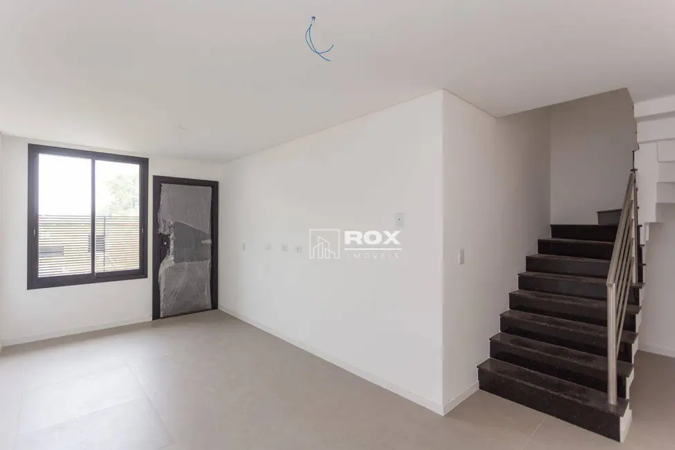 Sobrado com 3 quartos à venda, 139m2 em Pilarzinho, Curitiba - PR - imagem 4 Foto 4 de Sobrado com 3 quartos à venda, 139m2 em Pilarzinho, Curitiba - PR