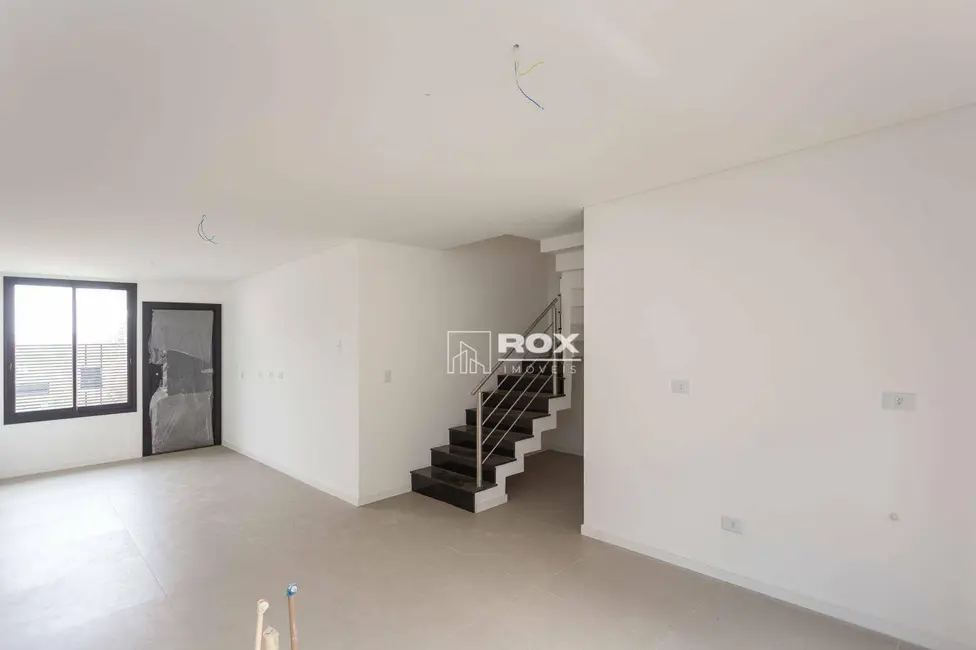 Sobrado com 3 quartos à venda, 139m2 em Pilarzinho, Curitiba - PR - imagem 3 Foto 3 de Sobrado com 3 quartos à venda, 139m2 em Pilarzinho, Curitiba - PR