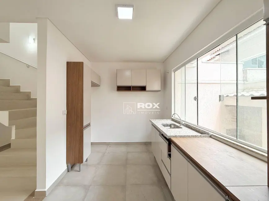 Sobrado com 4 quartos à venda, 120m2 em Cachoeira, Curitiba - PR - imagem 6 Foto 6 de Sobrado com 4 quartos à venda, 120m2 em Cachoeira, Curitiba - PR