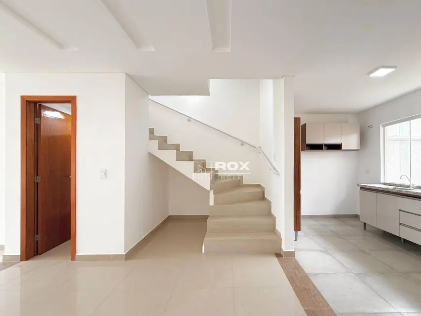 Sobrado com 4 quartos à venda, 120m2 em Cachoeira, Curitiba - PR - imagem 8 Foto 8 de Sobrado com 4 quartos à venda, 120m2 em Cachoeira, Curitiba - PR