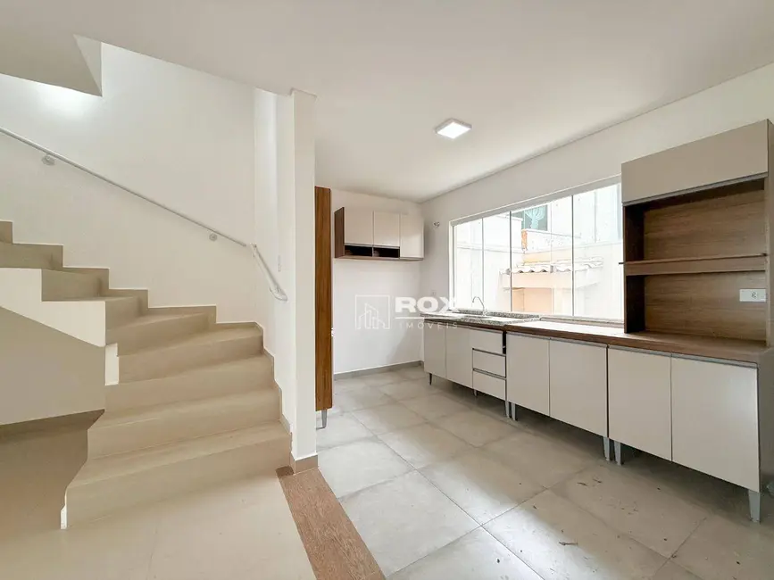 Sobrado com 4 quartos à venda, 120m2 em Cachoeira, Curitiba - PR - imagem 7 Foto 7 de Sobrado com 4 quartos à venda, 120m2 em Cachoeira, Curitiba - PR