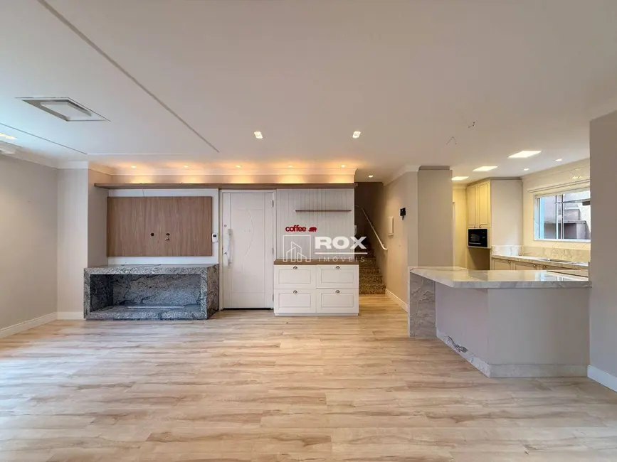 Sobrado com 3 quartos à venda, 180m2 em Pilarzinho, Curitiba - PR - imagem 9 Foto 9 de Sobrado com 3 quartos à venda, 180m2 em Pilarzinho, Curitiba - PR