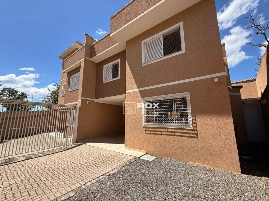 Sobrado com 3 quartos à venda, 180m2 em Pilarzinho, Curitiba - PR - imagem 2 Foto 2 de Sobrado com 3 quartos à venda, 180m2 em Pilarzinho, Curitiba - PR