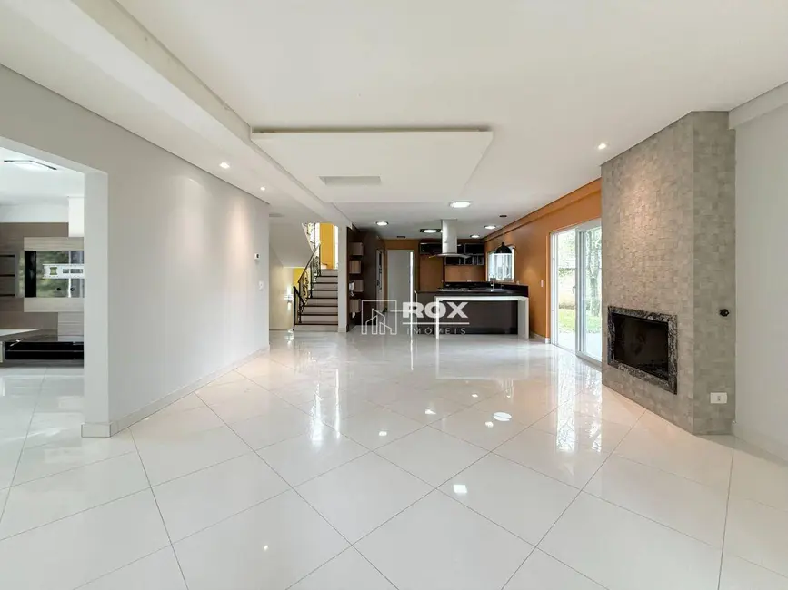 Foto 2 de Casa de Condomínio com 5 quartos para alugar, 737m2 em Cascatinha, Curitiba - PR