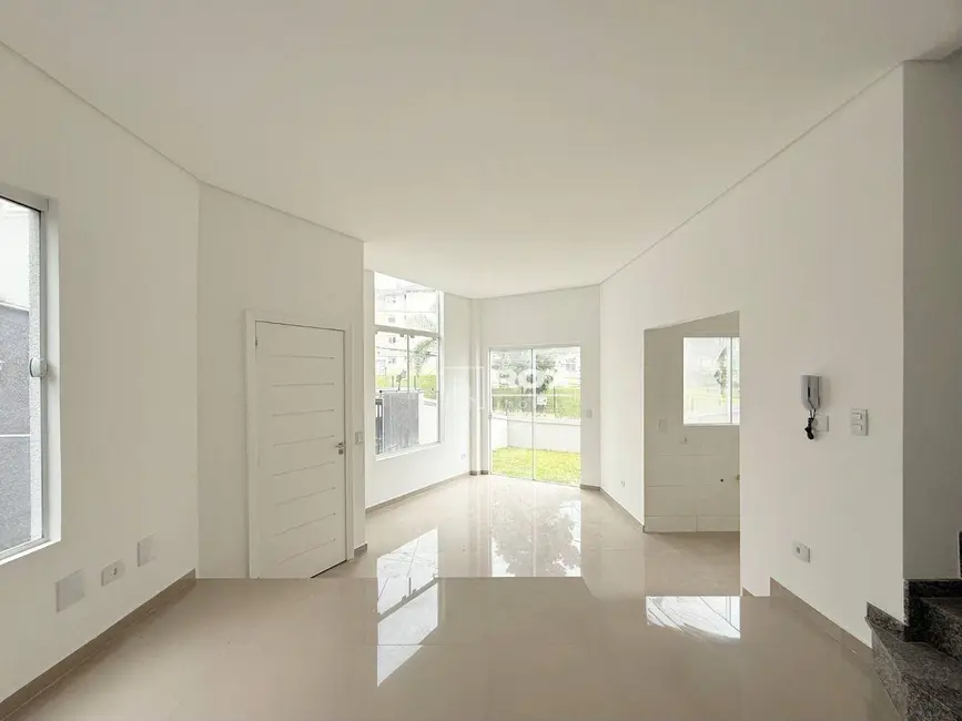 Foto 7 de Sobrado com 3 quartos para alugar, 98m2 em Santa Cândida, Curitiba - PR