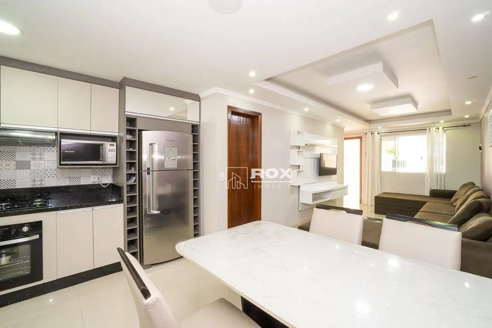 Foto 1 de Sobrado com 2 quartos à venda, 81m2 em Sítio Cercado, Curitiba - PR