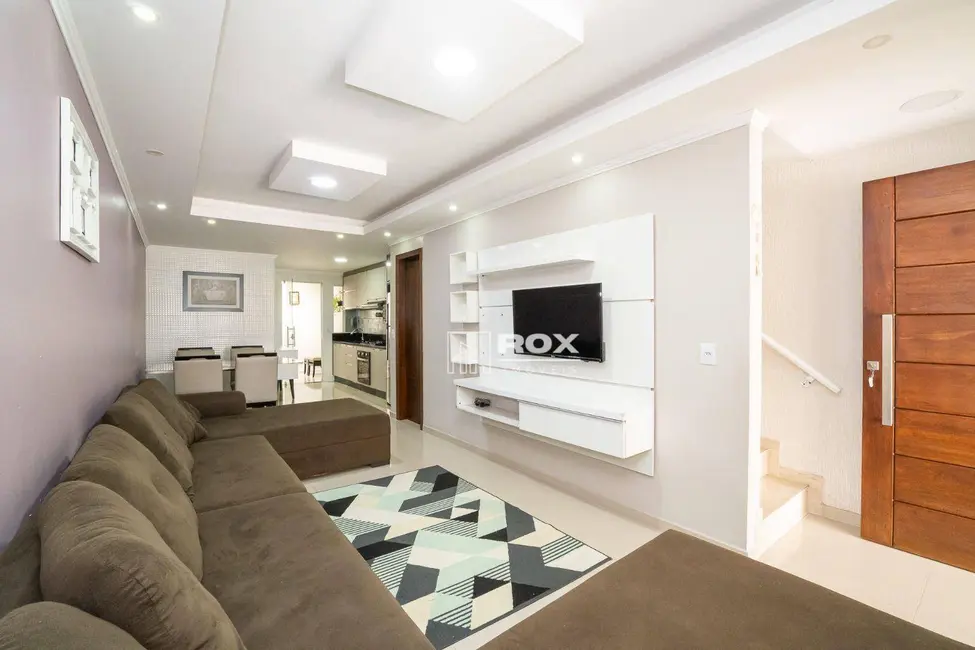 Sobrado com 2 quartos à venda, 81m2 em Sítio Cercado, Curitiba - PR - imagem 3 Foto 3 de Sobrado com 2 quartos à venda, 81m2 em Sítio Cercado, Curitiba - PR