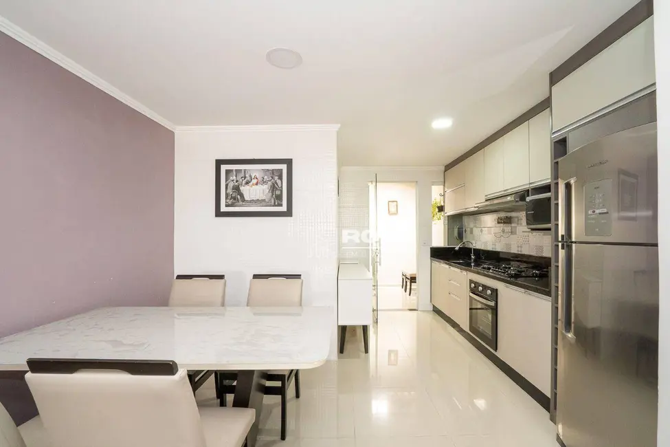 Sobrado com 2 quartos à venda, 81m2 em Sítio Cercado, Curitiba - PR - imagem 6 Foto 6 de Sobrado com 2 quartos à venda, 81m2 em Sítio Cercado, Curitiba - PR