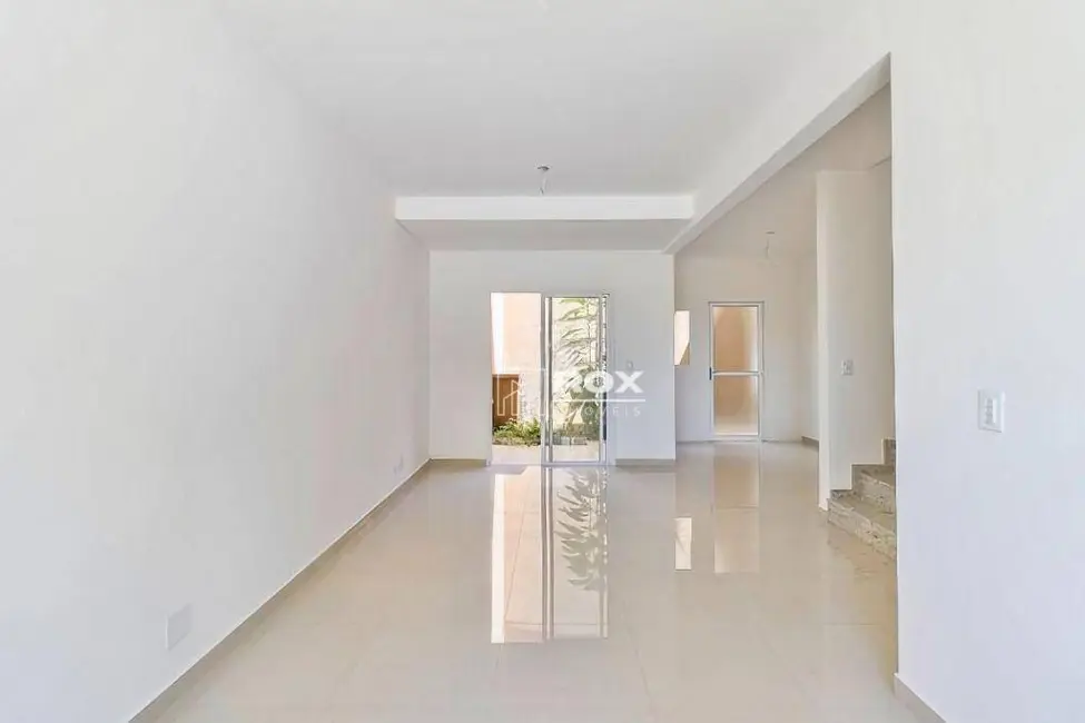 Sobrado com 4 quartos à venda, 180m2 em São Braz, Curitiba - PR - imagem 3 Foto 3 de Sobrado com 4 quartos à venda, 180m2 em São Braz, Curitiba - PR