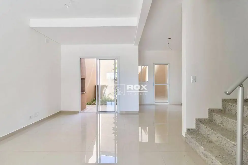 Sobrado com 4 quartos à venda, 180m2 em São Braz, Curitiba - PR - imagem 2 Foto 2 de Sobrado com 4 quartos à venda, 180m2 em São Braz, Curitiba - PR