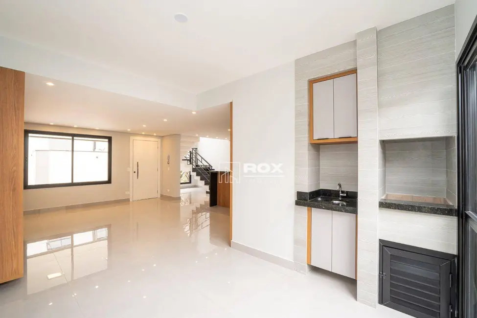 Sobrado com 3 quartos à venda, 75m2 em Butiatuvinha, Curitiba - PR - imagem 5 Foto 5 de Sobrado com 3 quartos à venda, 75m2 em Butiatuvinha, Curitiba - PR