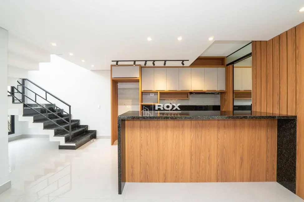 Sobrado com 3 quartos à venda, 75m2 em Butiatuvinha, Curitiba - PR - imagem 8 Foto 8 de Sobrado com 3 quartos à venda, 75m2 em Butiatuvinha, Curitiba - PR