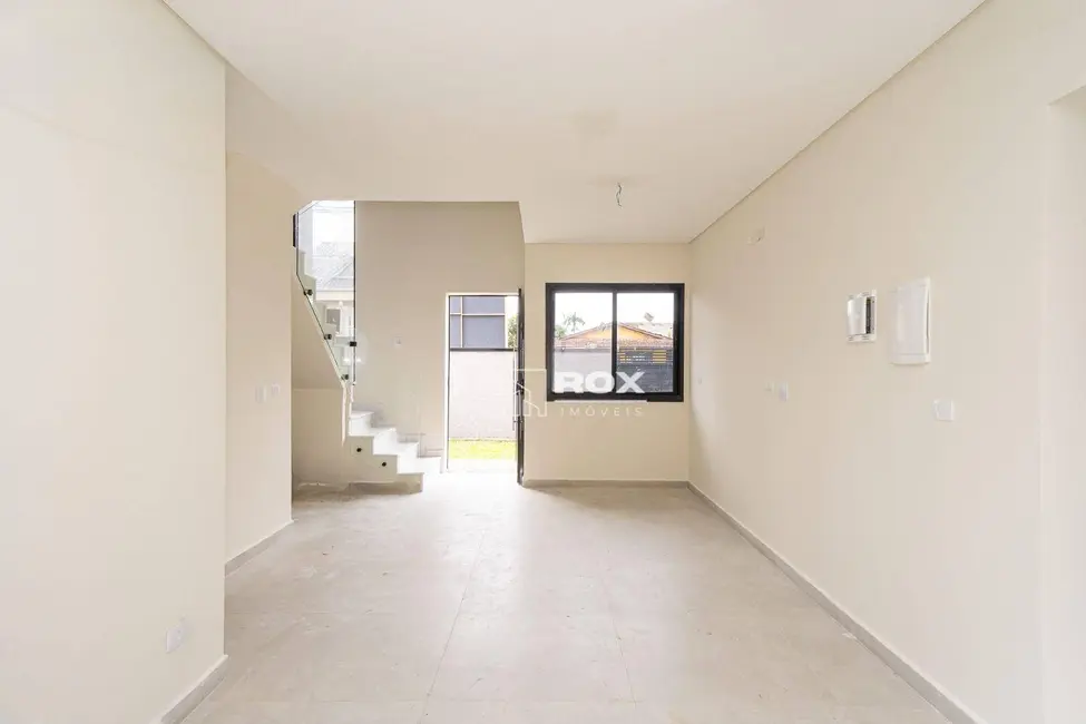 Sobrado com 3 quartos à venda, 132m2 em Tingui, Curitiba - PR - imagem 2 Foto 2 de Sobrado com 3 quartos à venda, 132m2 em Tingui, Curitiba - PR