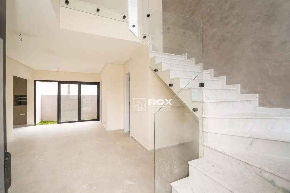 Sobrado com 3 quartos à venda, 132m2 em Tingui, Curitiba - PR - imagem 4 Foto 4 de Sobrado com 3 quartos à venda, 132m2 em Tingui, Curitiba - PR