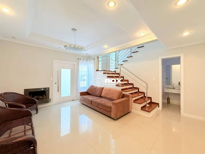 Casa de Condomínio com 5 quartos para alugar, 404m2 em Santa Felicidade, Curitiba - PR - imagem 3 Foto 3 de Casa de Condomínio com 5 quartos para alugar, 404m2 em Santa Felicidade, Curitiba - PR