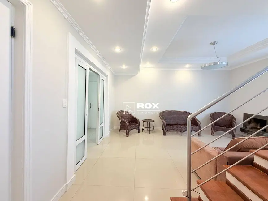 Casa de Condomínio com 5 quartos para alugar, 404m2 em Santa Felicidade, Curitiba - PR - imagem 6 Foto 6 de Casa de Condomínio com 5 quartos para alugar, 404m2 em Santa Felicidade, Curitiba - PR
