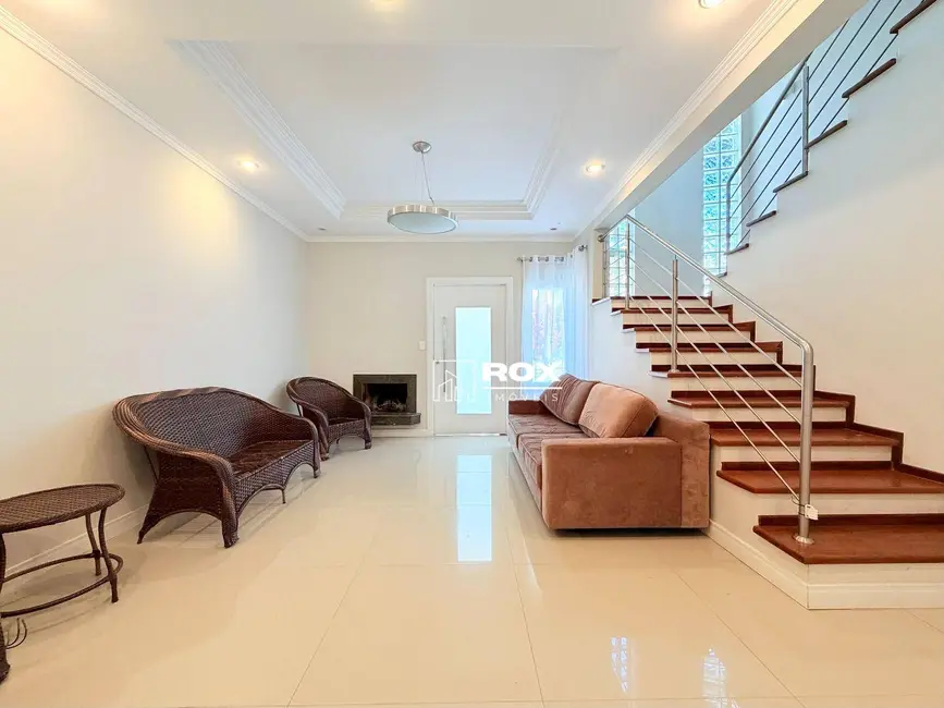 Casa de Condomínio com 5 quartos para alugar, 404m2 em Santa Felicidade, Curitiba - PR - imagem 2 Foto 2 de Casa de Condomínio com 5 quartos para alugar, 404m2 em Santa Felicidade, Curitiba - PR