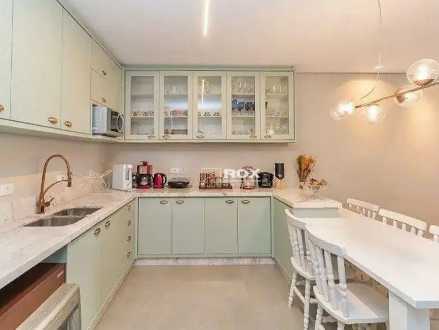 Sobrado com 3 quartos à venda, 142m2 em Santa Felicidade, Curitiba - PR - imagem 7 Foto 7 de Sobrado com 3 quartos à venda, 142m2 em Santa Felicidade, Curitiba - PR