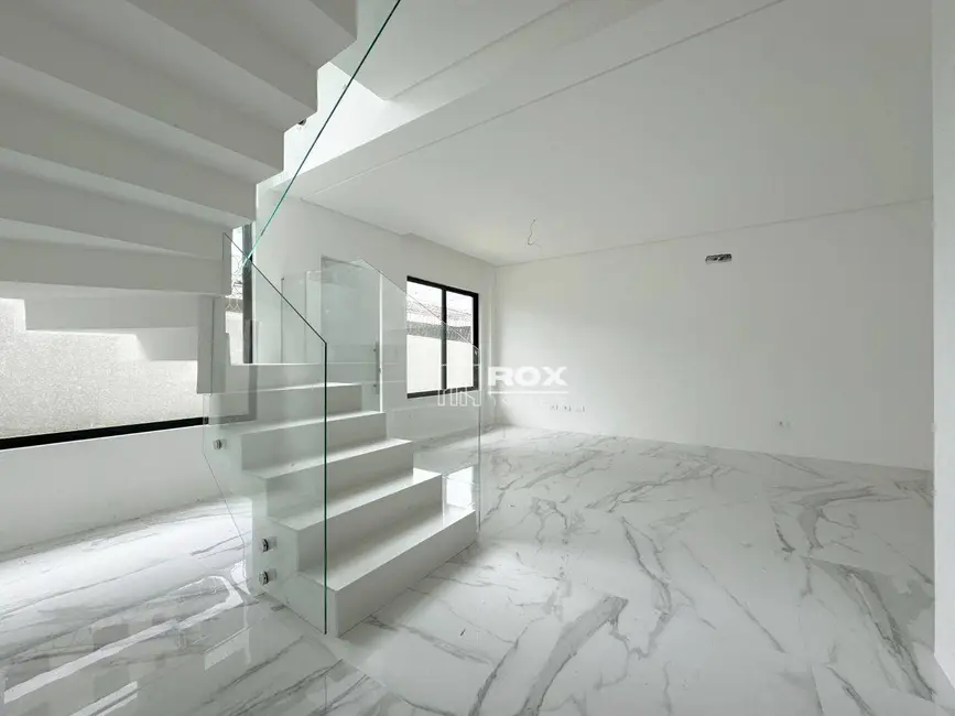 Sobrado com 3 quartos à venda, 130m2 em Boa Vista, Curitiba - PR - imagem 3 Foto 3 de Sobrado com 3 quartos à venda, 130m2 em Boa Vista, Curitiba - PR