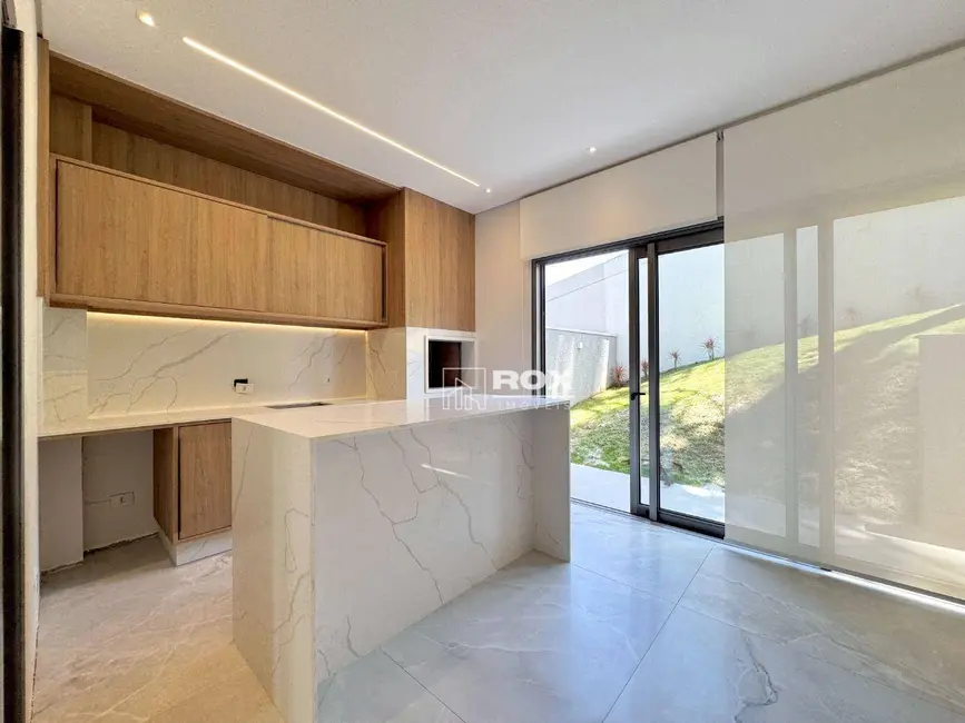 Casa de Condomínio com 4 quartos à venda, 220m2 em Santo Inácio, Curitiba - PR - imagem 8 Foto 8 de Casa de Condomínio com 4 quartos à venda, 220m2 em Santo Inácio, Curitiba - PR