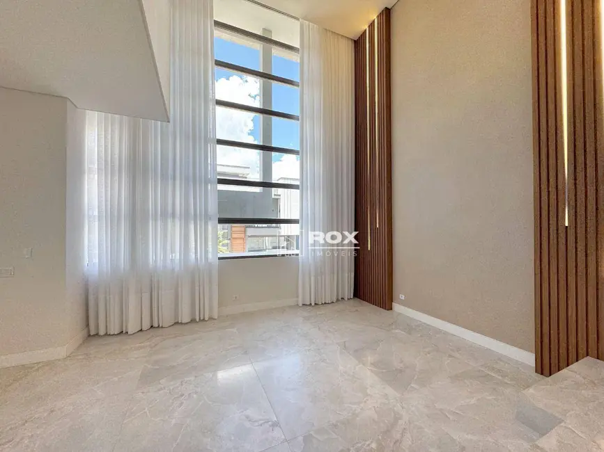 Casa de Condomínio com 4 quartos à venda, 220m2 em Santo Inácio, Curitiba - PR - imagem 4 Foto 4 de Casa de Condomínio com 4 quartos à venda, 220m2 em Santo Inácio, Curitiba - PR