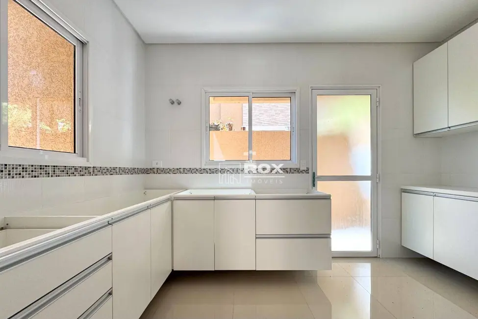 Sobrado com 4 quartos à venda, 150m2 em São Braz, Curitiba - PR - imagem 7 Foto 7 de Sobrado com 4 quartos à venda, 150m2 em São Braz, Curitiba - PR