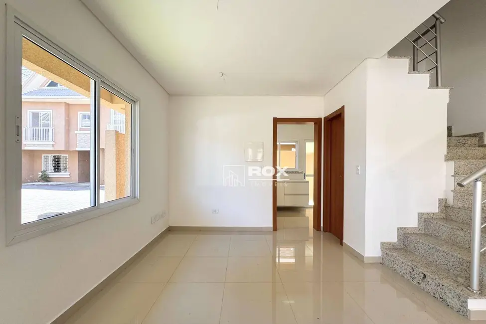 Sobrado com 4 quartos à venda, 150m2 em São Braz, Curitiba - PR - imagem 2 Foto 2 de Sobrado com 4 quartos à venda, 150m2 em São Braz, Curitiba - PR