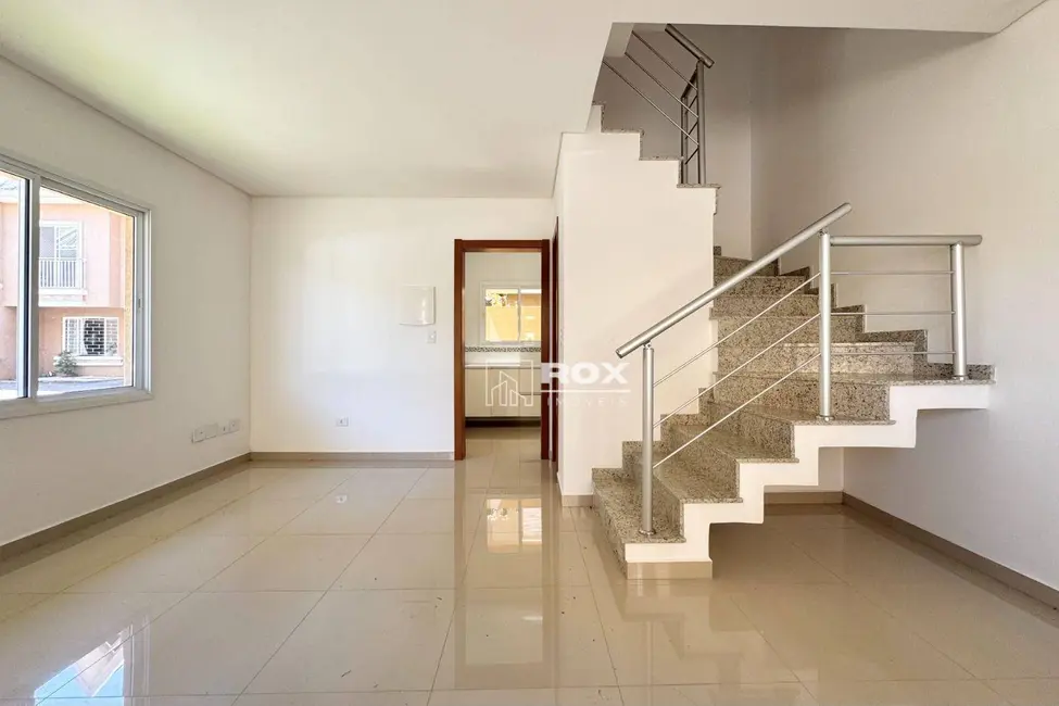 Sobrado com 4 quartos à venda, 150m2 em São Braz, Curitiba - PR - imagem 3 Foto 3 de Sobrado com 4 quartos à venda, 150m2 em São Braz, Curitiba - PR