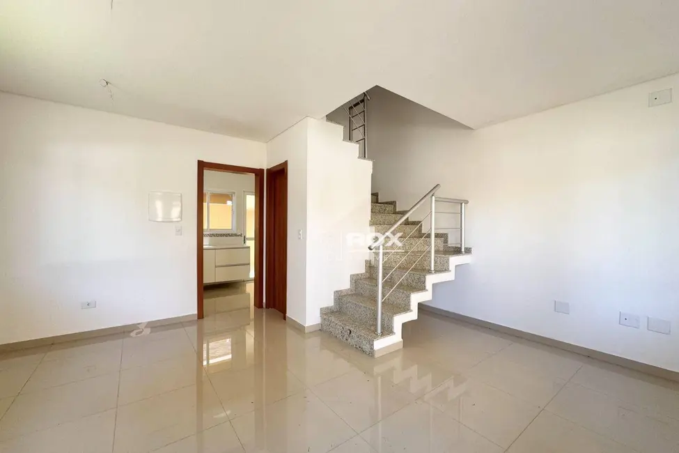 Sobrado com 4 quartos à venda, 150m2 em São Braz, Curitiba - PR - imagem 4 Foto 4 de Sobrado com 4 quartos à venda, 150m2 em São Braz, Curitiba - PR