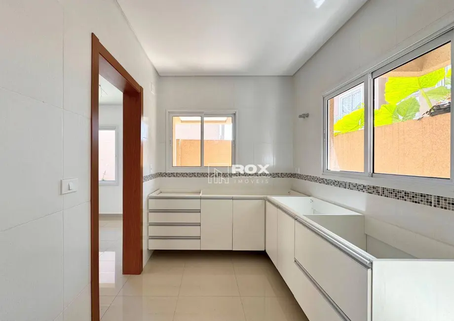 Sobrado com 4 quartos à venda, 150m2 em São Braz, Curitiba - PR - imagem 9 Foto 9 de Sobrado com 4 quartos à venda, 150m2 em São Braz, Curitiba - PR