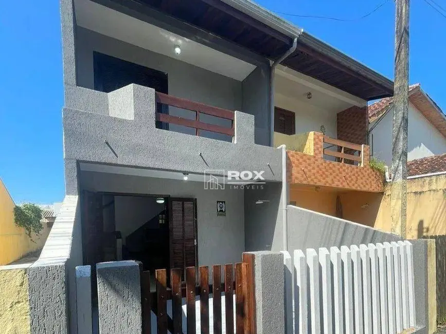 Foto 2 de Sobrado com 2 quartos à venda, 133m2 em Centro, Matinhos - PR