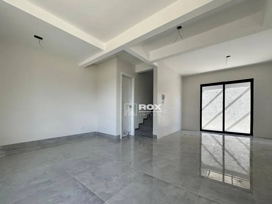 Sobrado com 3 quartos à venda, 133m2 em São Braz, Curitiba - PR - imagem 3 Foto 3 de Sobrado com 3 quartos à venda, 133m2 em São Braz, Curitiba - PR