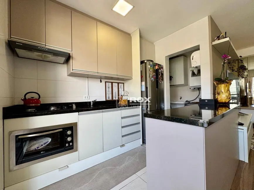 Apartamento com 3 quartos à venda, 145m2 em Santo Inácio, Curitiba - PR - imagem 7 Foto 7 de Apartamento com 3 quartos à venda, 145m2 em Santo Inácio, Curitiba - PR