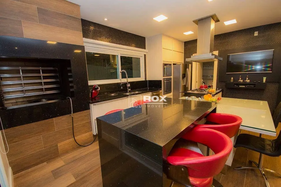 Casa de Condomínio com 4 quartos à venda, 771m2 em Alphaville Graciosa, Pinhais - PR - imagem 9 Foto 9 de Casa de Condomínio com 4 quartos à venda, 771m2 em Alphaville Graciosa, Pinhais - PR