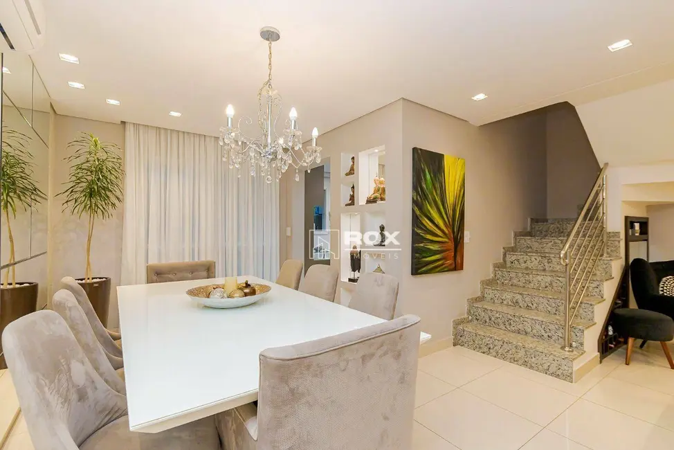 Sobrado com 4 quartos à venda, 105m2 em Jardim das Américas, Curitiba - PR - imagem 3 Foto 3 de Sobrado com 4 quartos à venda, 105m2 em Jardim das Américas, Curitiba - PR