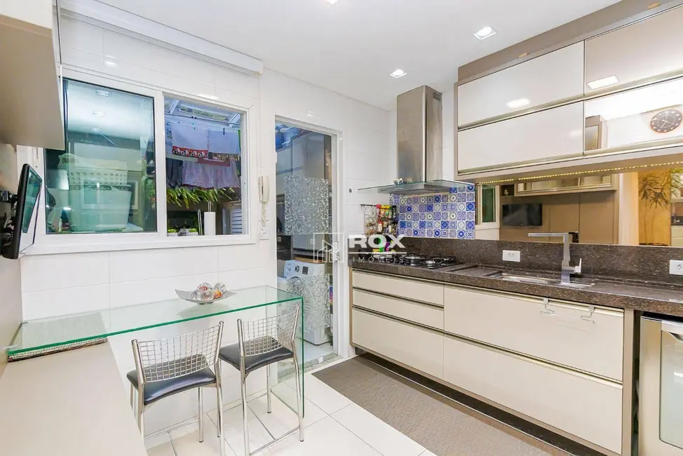 Sobrado com 4 quartos à venda, 105m2 em Jardim das Américas, Curitiba - PR - imagem 9 Foto 9 de Sobrado com 4 quartos à venda, 105m2 em Jardim das Américas, Curitiba - PR