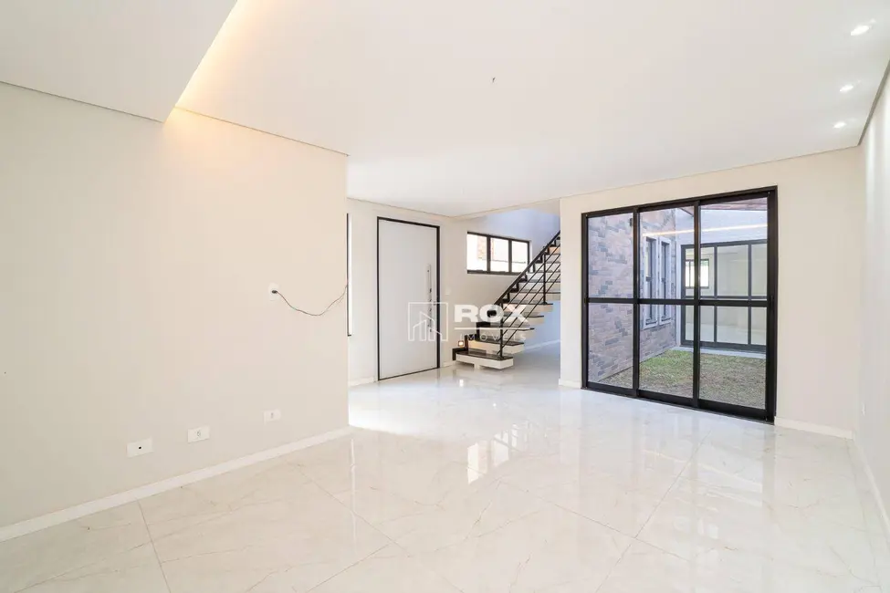 Sobrado com 3 quartos à venda, 180m2 em Boqueirão, Curitiba - PR - imagem 5 Foto 5 de Sobrado com 3 quartos à venda, 180m2 em Boqueirão, Curitiba - PR