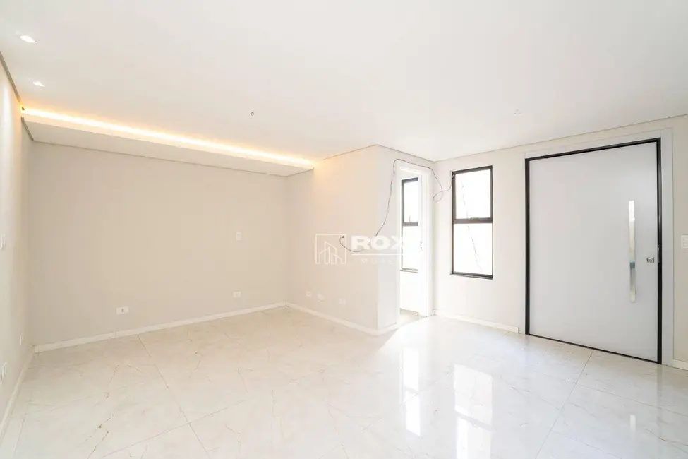 Sobrado com 3 quartos à venda, 180m2 em Boqueirão, Curitiba - PR - imagem 4 Foto 4 de Sobrado com 3 quartos à venda, 180m2 em Boqueirão, Curitiba - PR