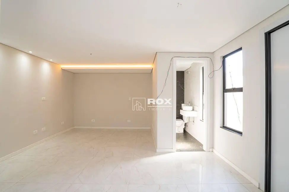 Sobrado com 3 quartos à venda, 180m2 em Boqueirão, Curitiba - PR - imagem 8 Foto 8 de Sobrado com 3 quartos à venda, 180m2 em Boqueirão, Curitiba - PR