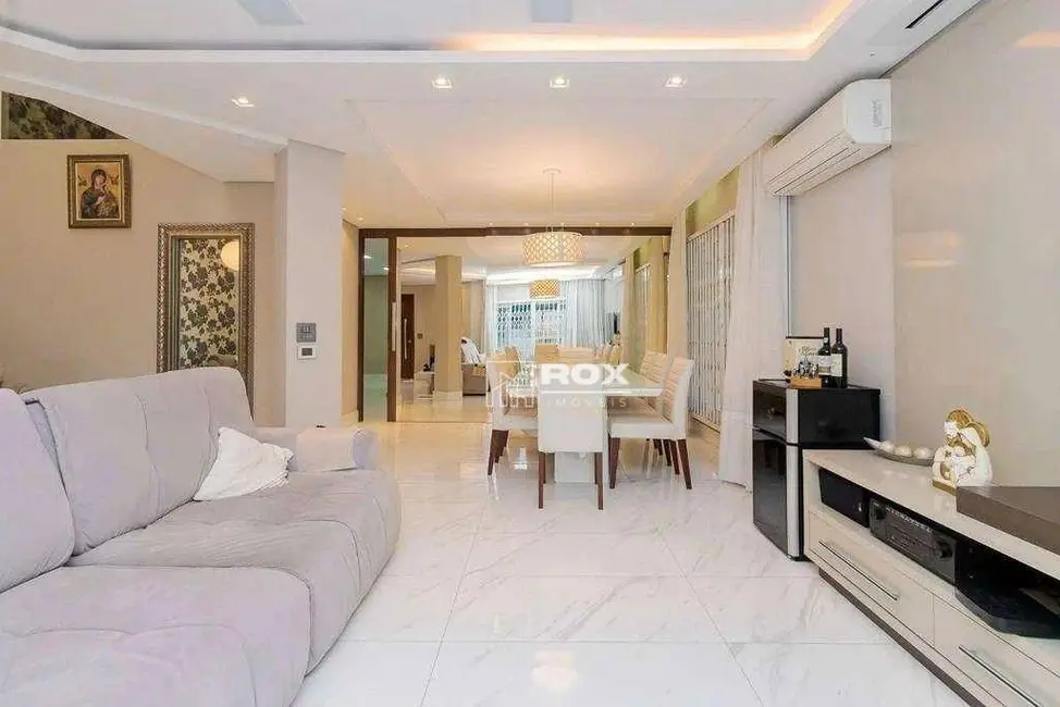 Foto 1 de Casa com 4 quartos para alugar, 383m2 em Novo Mundo, Curitiba - PR