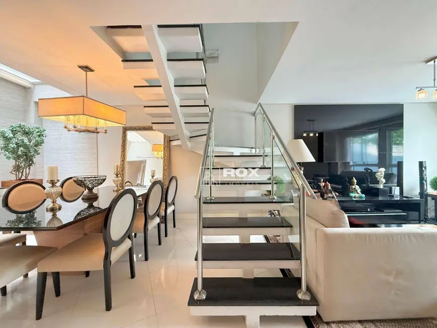 Casa de Condomínio com 3 quartos à venda, 211m2 em Cachoeira, Curitiba - PR - imagem 3 Foto 3 de Casa de Condomínio com 3 quartos à venda, 211m2 em Cachoeira, Curitiba - PR