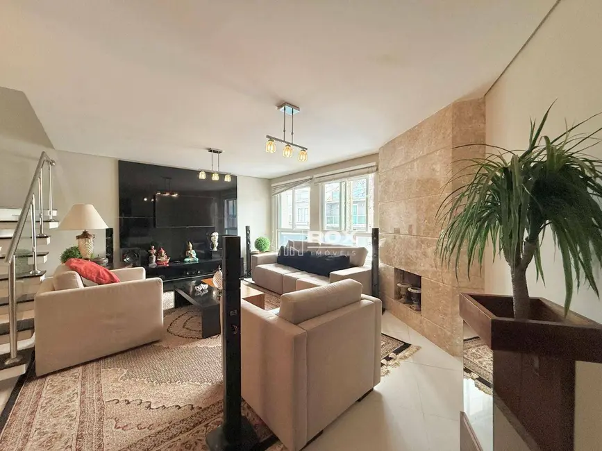 Casa de Condomínio com 3 quartos à venda, 211m2 em Cachoeira, Curitiba - PR - imagem 5 Foto 5 de Casa de Condomínio com 3 quartos à venda, 211m2 em Cachoeira, Curitiba - PR